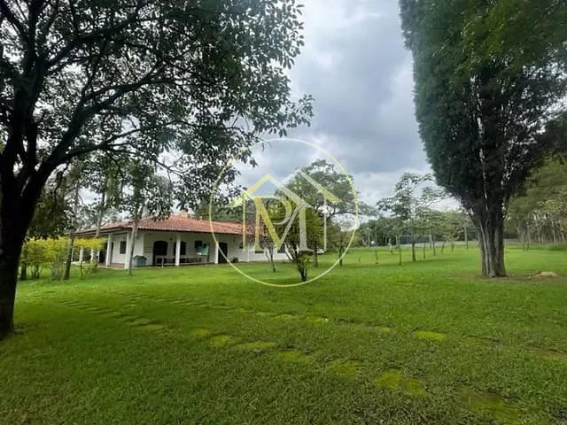 Sítio com 40000m² 4 quartos e 3 banheiros, à venda, no bairro Centro em Itu