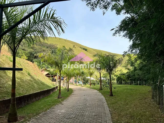 Sítio com 130000m² 7 quartos e 1 banheiro, à venda, no bairro Área Rural de Paraibuna em Paraibuna