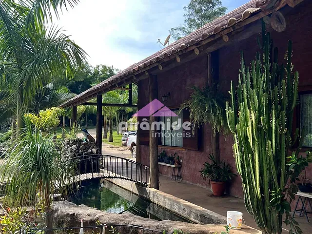 Sítio com 130000m² 7 quartos e 1 banheiro, à venda, no bairro Área Rural de Paraibuna em Paraibuna