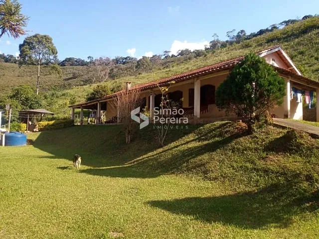 Sítio com 60000m² 4 quartos e 2 banheiros, à venda, no bairro Estrada das Voltas em Olaria