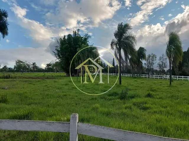 Sítio com 532400m² 8 quartos e 1 banheiro, à venda, no bairro Areia Branca em Quadra