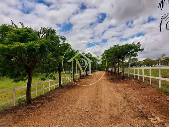 Sítio com 532400m² 8 quartos e 1 banheiro, à venda, no bairro Areia Branca em Quadra