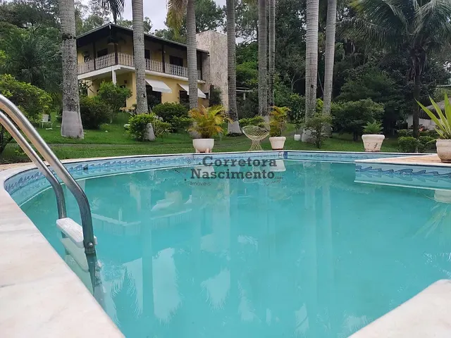 Sítio com 1513m² 3 quartos e 5 banheiros, à venda, no bairro Condomínio Lagoinha em Jacareí