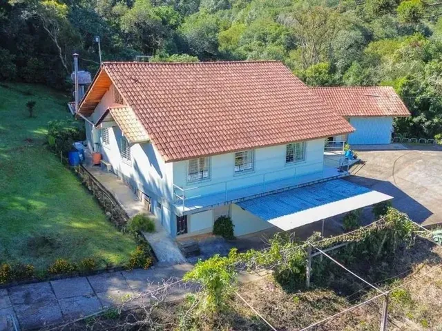 Sítio 4 quartos e 2 banheiros, à venda, no bairro Juruqui em Almirante Tamandaré