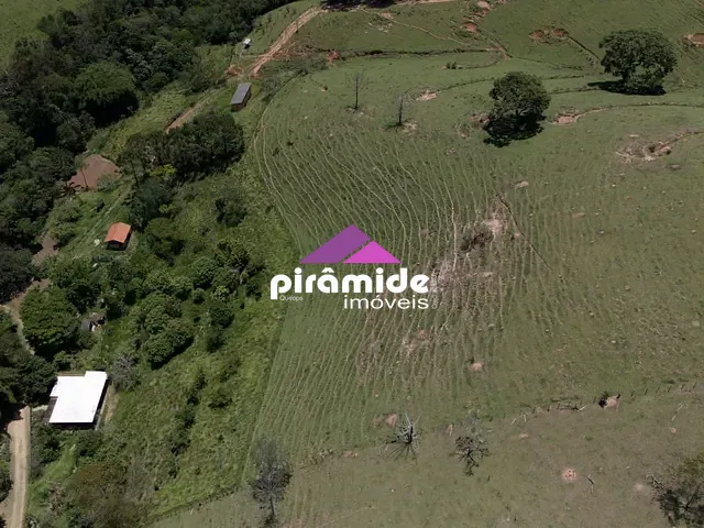 Sítio com 134000m² 3 quartos e 2 banheiros, à venda, no bairro Roseira em Cunha