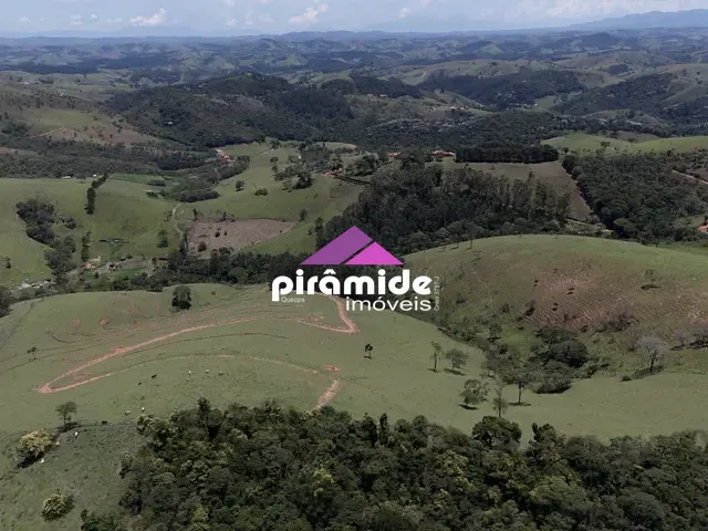 Sítio com 134000m² 3 quartos e 2 banheiros, à venda, no bairro Roseira em Cunha