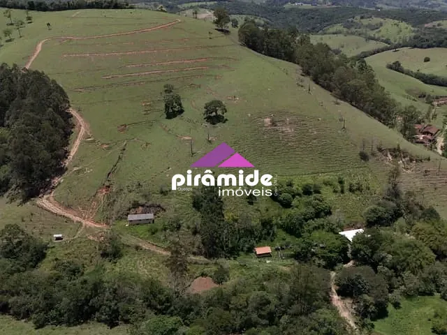 Sítio com 134000m² 3 quartos e 2 banheiros, à venda, no bairro Roseira em Cunha