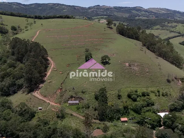 Sítio com 134000m² 3 quartos e 2 banheiros, à venda, no bairro Roseira em Cunha