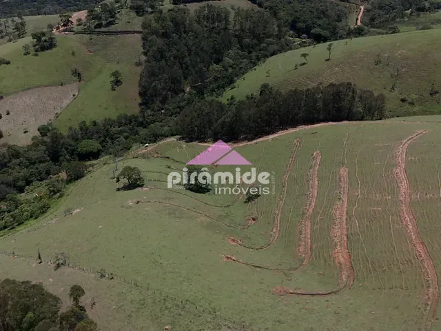 Sítio com 134000m² 3 quartos e 2 banheiros, à venda, no bairro Roseira em Cunha