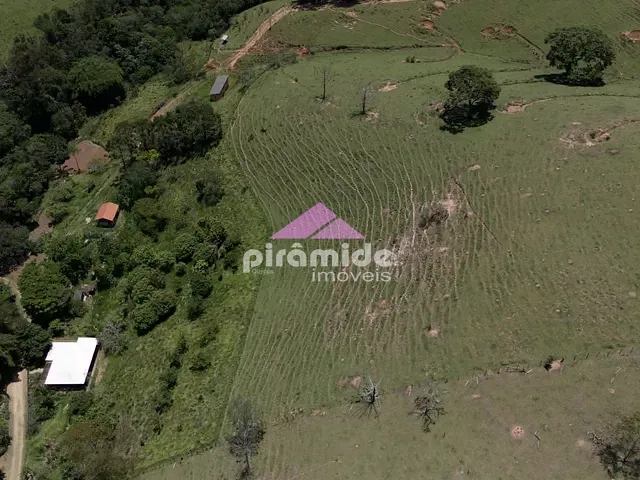 Sítio com 134000m² 3 quartos e 2 banheiros, à venda, no bairro Roseira em Cunha