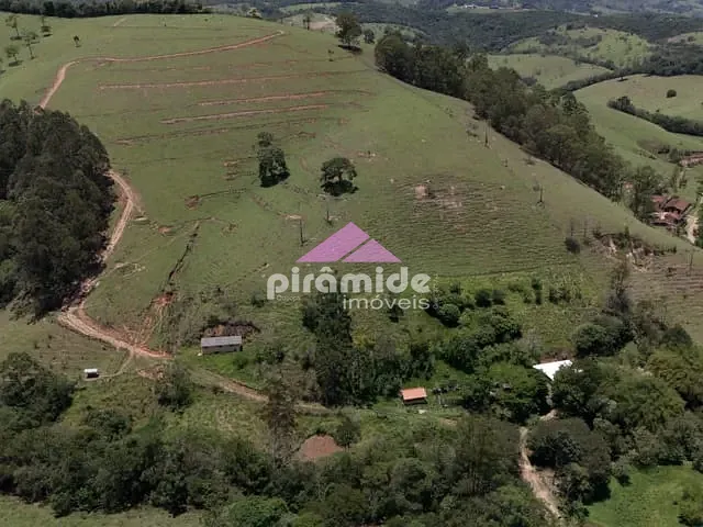 Sítio com 134000m² 3 quartos e 2 banheiros, à venda, no bairro Roseira em Cunha