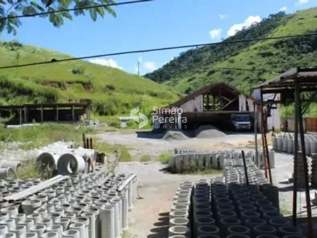 Sítio com 77000m² 3 quartos e 1 banheiro, à venda, no bairro Moura Brasil em Três Rios