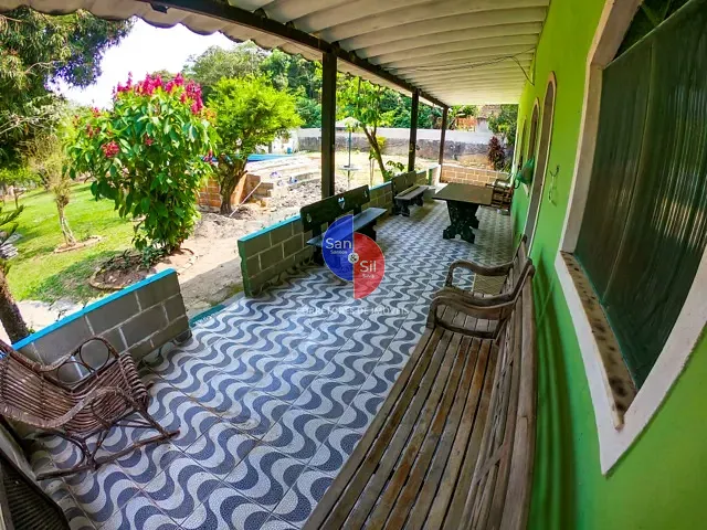 Sítio com 2000m² 3 quartos e 1 banheiro, à venda, no bairro Cidade do Cinema (Praia de Mauá) em Magé