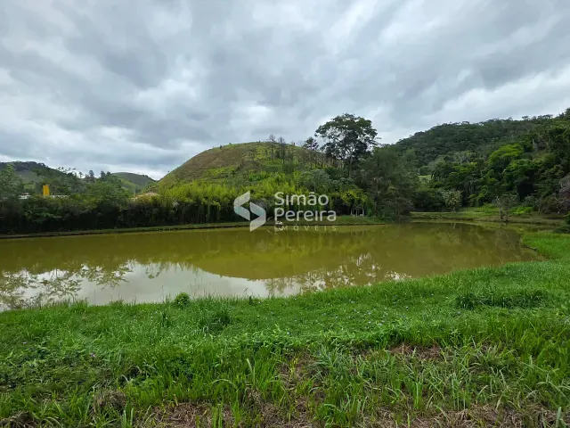 Sítio 6 quartos e 6 banheiros, à venda, no bairro Centro em Simão Pereira