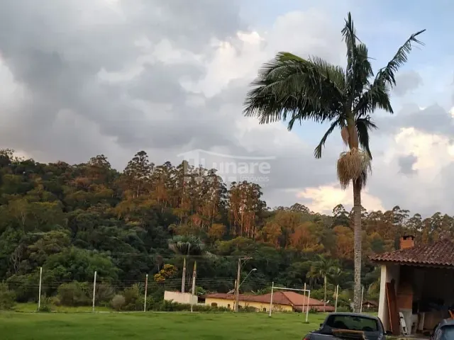Sítio com 20000m² 6 quartos e 3 banheiros, à venda, no bairro Nogueira em Guararema
