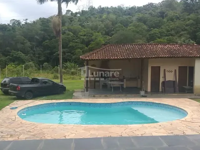 Sítio com 20000m² 6 quartos e 3 banheiros, à venda, no bairro Nogueira em Guararema