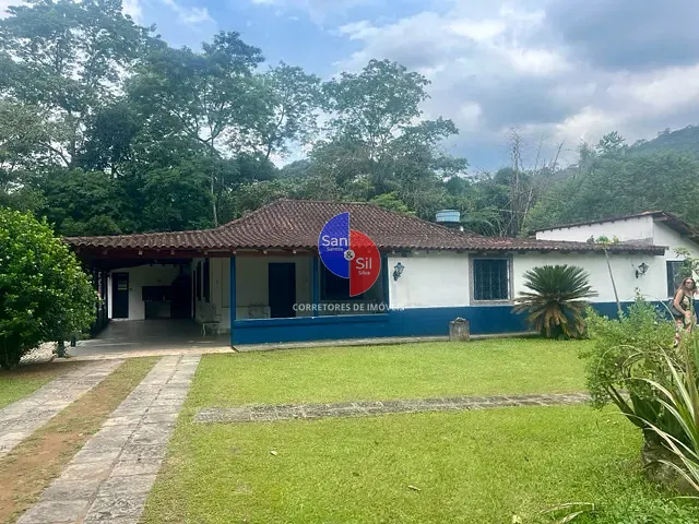 Sítio com 5000m² 8 quartos e 10 banheiros, à venda, no bairro Parada Modelo em Guapimirim