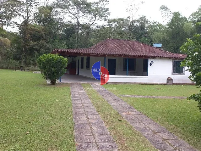 Sítio com 5000m² 8 quartos e 10 banheiros, à venda, no bairro Parada Modelo em Guapimirim