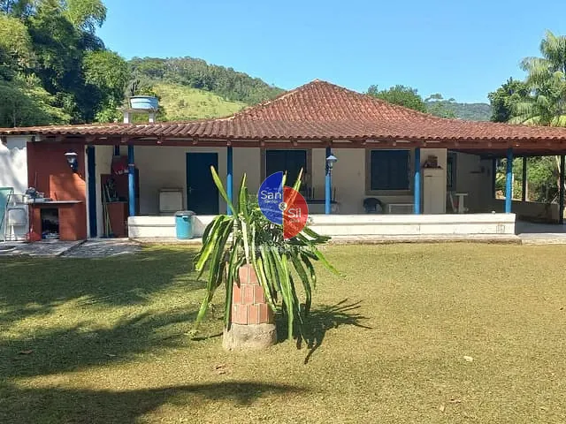 Sítio com 5000m² 8 quartos e 10 banheiros, à venda, no bairro Parada Modelo em Guapimirim