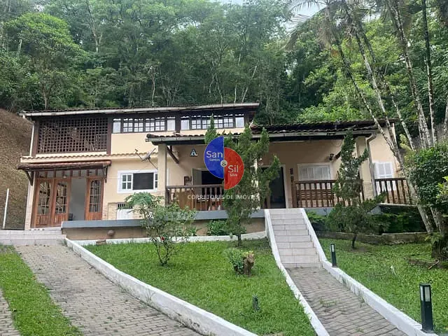 Sítio com 5000m² 7 quartos e 4 banheiros, à venda, no bairro Cadetes Fabres em Guapimirim