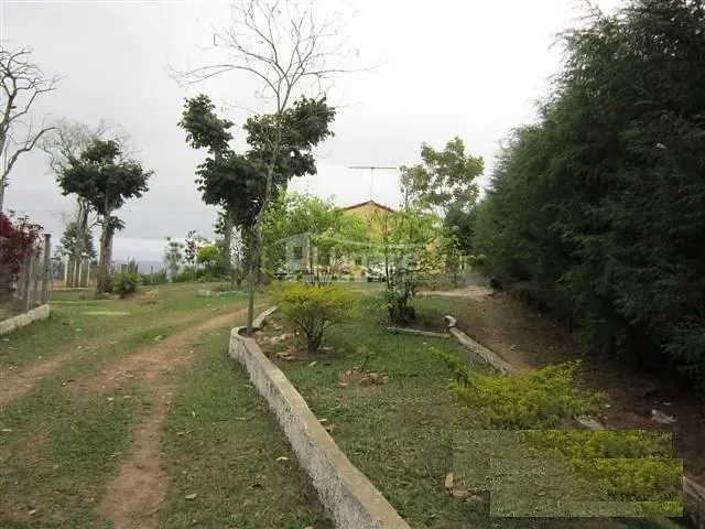 Sítio com 20000m² 5 quartos e 2 banheiros, à venda, no bairro Jardim Aracy em Mogi das Cruzes