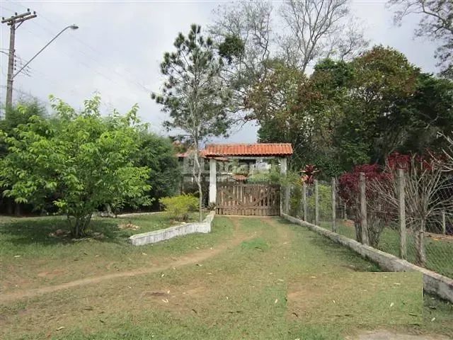 Sítio com 20000m² 5 quartos e 2 banheiros, à venda, no bairro Jardim Aracy em Mogi das Cruzes
