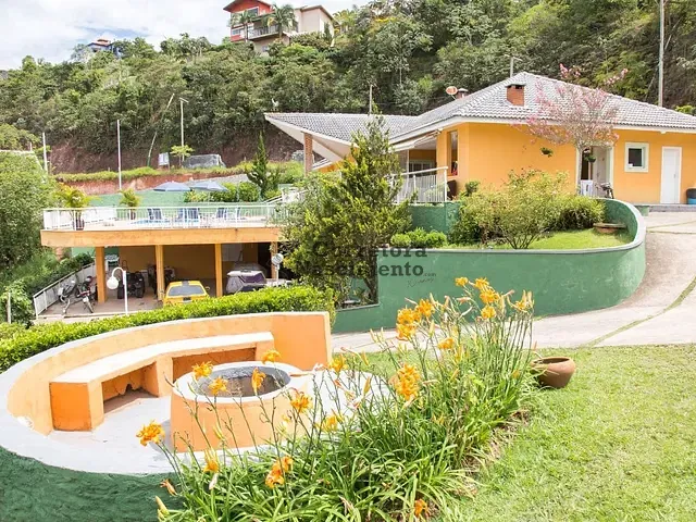 Sítio com 8000m² 5 quartos e 7 banheiros, à venda, no bairro Canto das Águas em Jacareí