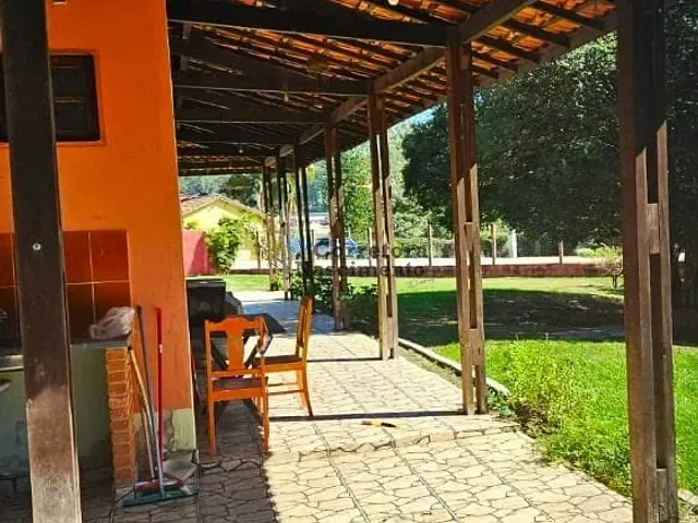 Sítio com 2315m² 8 quartos e 4 banheiros, à venda, no bairro Condomínio Lagoinha em Jacareí