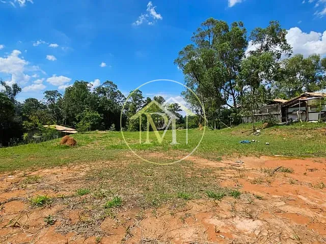 Sítio com 24000m² 3 quartos e 3 banheiros, à venda, no bairro Jardim Tatiana em Sorocaba