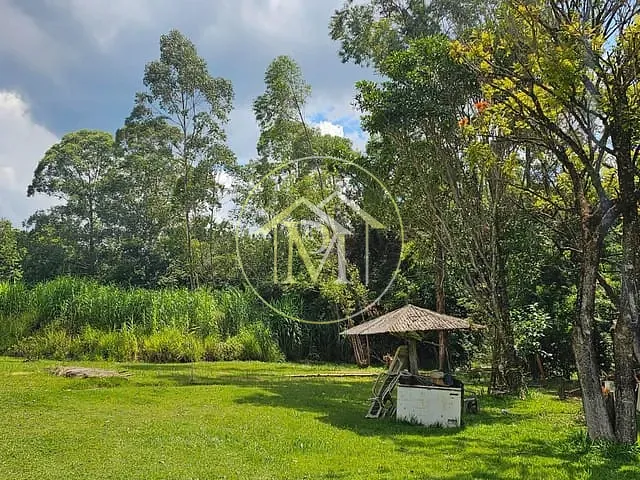 Sítio com 24000m² 3 quartos e 3 banheiros, à venda, no bairro Jardim Tatiana em Sorocaba