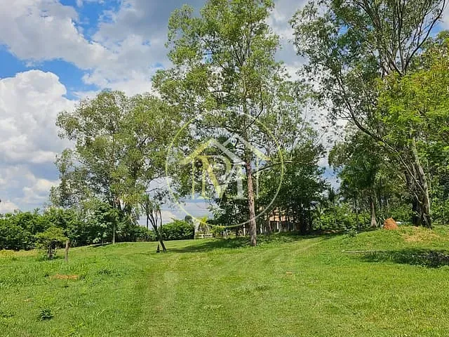 Sítio com 24000m² 3 quartos e 3 banheiros, à venda, no bairro Jardim Tatiana em Sorocaba