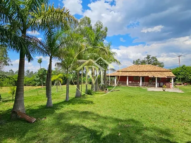 Sítio com 24000m² 3 quartos e 3 banheiros, à venda, no bairro Jardim Tatiana em Sorocaba