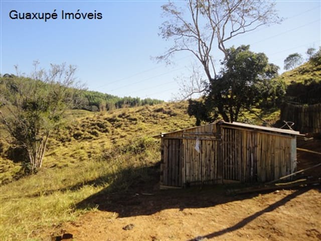 Foto do Sítio - Sítio de 1 alqueire, pomar. Sede com 3 dormitórios, 1 banheiro, sala de TV, cozinha e lavanderia. | Guaxupé Imóveis Ltda