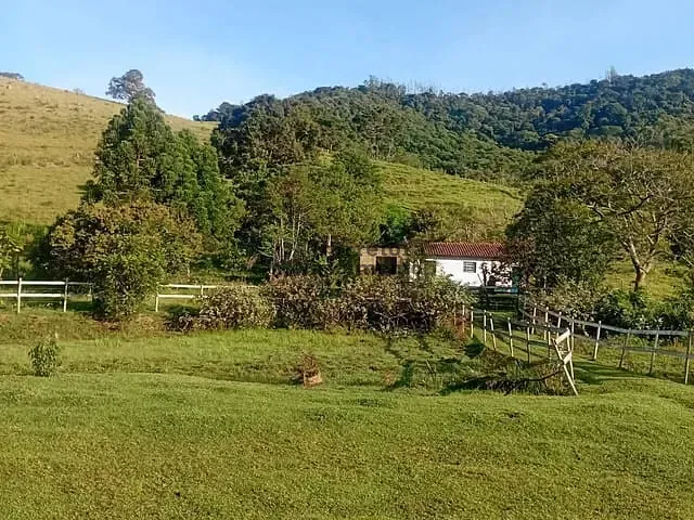 Sítio 2 quartos e 2 banheiros, à venda, no bairro Lagoinha em Lagoinha