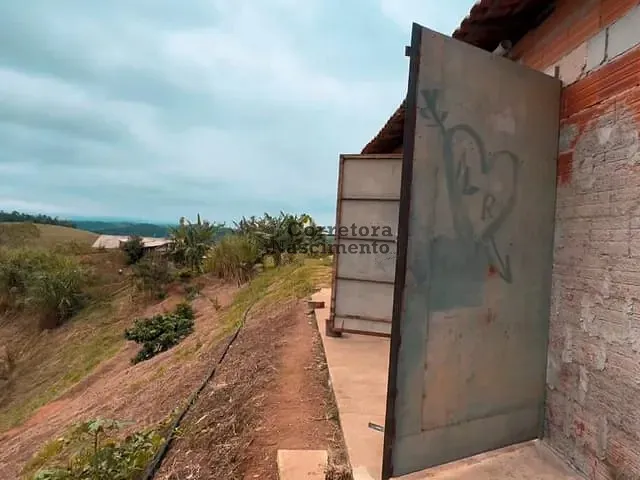 Chácara 3 quartos e 2 banheiros, à venda, no bairro Pinho em Jacareí