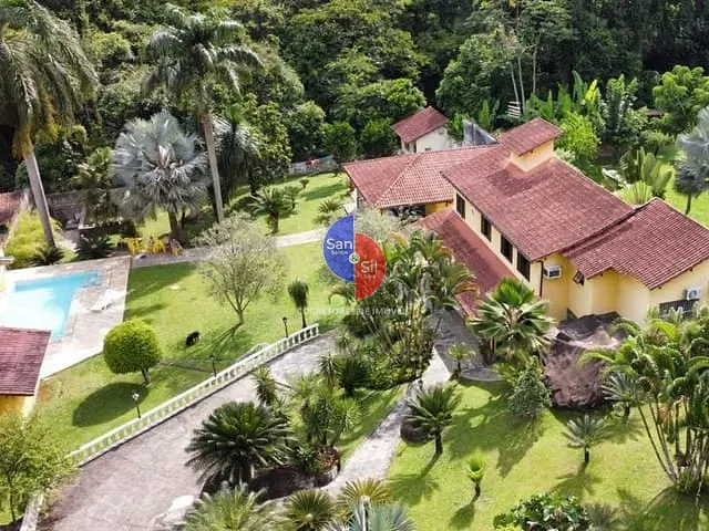 Sítio com 3250m² 5 quartos e 4 banheiros, à venda, no bairro Espinhaço em Guapimirim