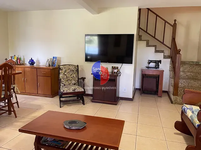 Sítio com 3250m² 5 quartos e 4 banheiros, à venda, no bairro Espinhaço em Guapimirim