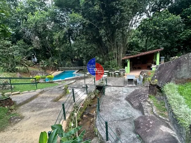 Sítio com 4000m² 3 quartos e 2 banheiros, à venda, no bairro Centro em Guapimirim