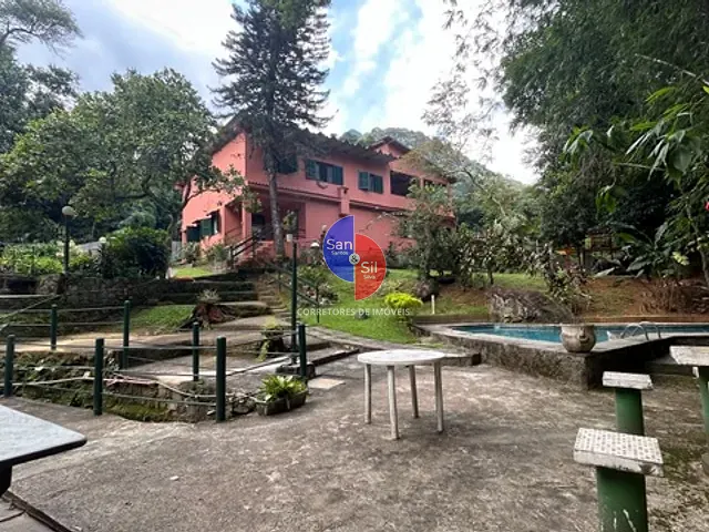 Sítio com 4000m² 3 quartos e 2 banheiros, à venda, no bairro Centro em Guapimirim