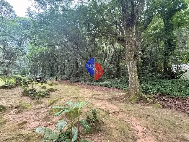 Sítio 3 quartos e 2 banheiros, à venda, no bairro Caneca Fina em Guapimirim