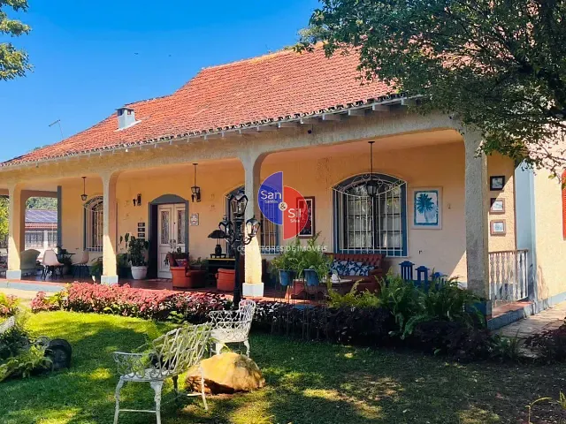 Sítio com 5000m² 7 quartos e 5 banheiros, à venda, no bairro Espinhaço em Guapimirim