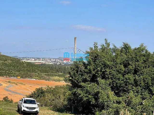 Sítio com 40000m² 1 quarto e 1 banheiro, à venda, no bairro Vila Rica em Guaxupé