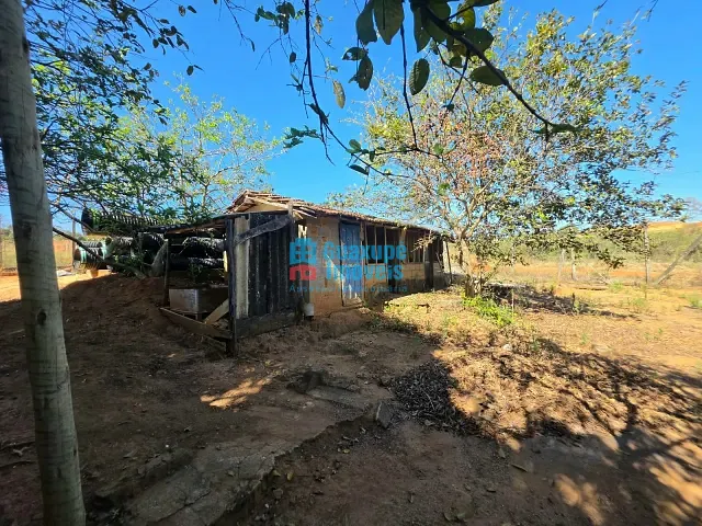 Sítio com 33000m² 2 quartos e 1 banheiro, à venda, no bairro Vila Campanha em Guaxupé