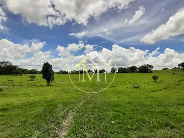 Sítio com 96800m² 2 quartos e 2 banheiros, à venda, no bairro Área Rural de Porangaba em Porangaba