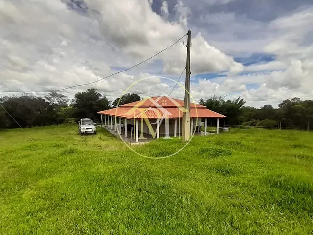 Sítio com 96800m² 2 quartos e 2 banheiros, à venda, no bairro Área Rural de Porangaba em Porangaba