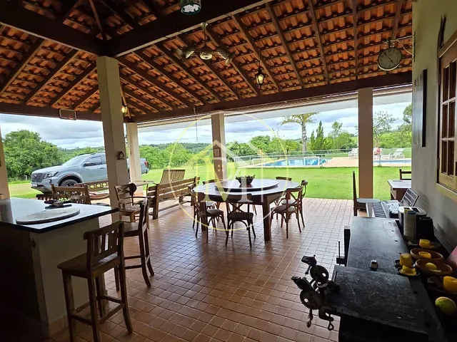 Sítio com 133100m² 4 quartos e 4 banheiros, à venda, no bairro Centro em Salto de Pirapora