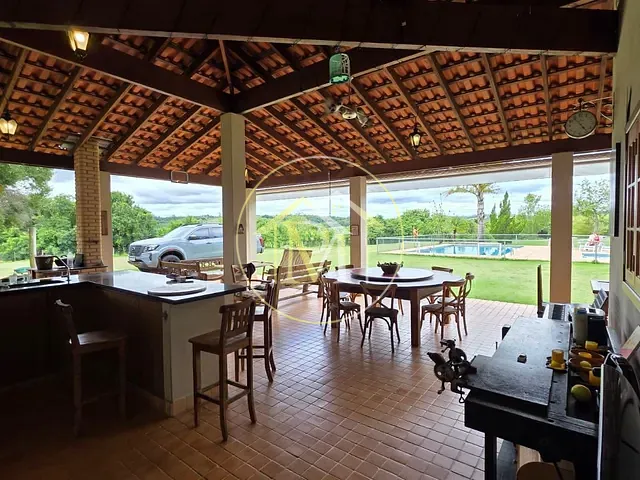 Sítio com 133100m² 4 quartos e 4 banheiros, à venda, no bairro Centro em Salto de Pirapora