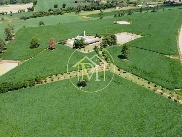Sítio com 125840m² 3 quartos e 4 banheiros, à venda, no bairro Área Rural de Quadra em Quadra