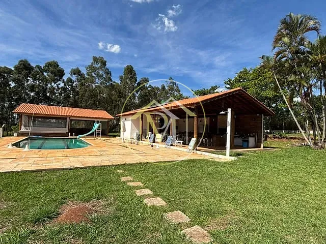 Sítio com 24200m² 4 quartos e 3 banheiros, à venda, no bairro Área Rural de Quadra em Quadra