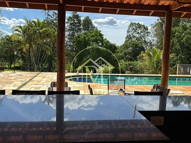 Sítio com 24200m² 4 quartos e 3 banheiros, à venda, no bairro Área Rural de Quadra em Quadra